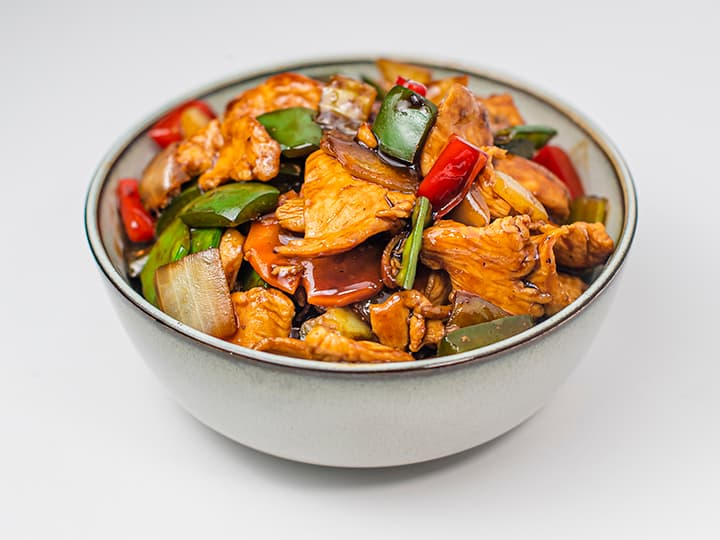 POLLO EN SALSA DE FRIJOLITOS NEGROS